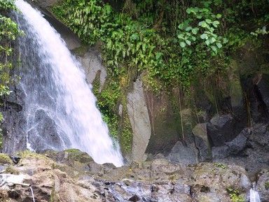 Водопад Таман Сари